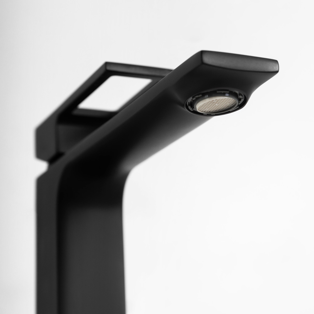 Смеситель BelBagno LUCE для накладных раковин LUC-LMC-NERO-W0
